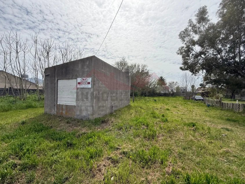 Lote de 1.125 m2 con Casa monoambiente - Calle 28 e/ Paso y Moreno. A 1 cuadra de Avenida 9 de Julio.